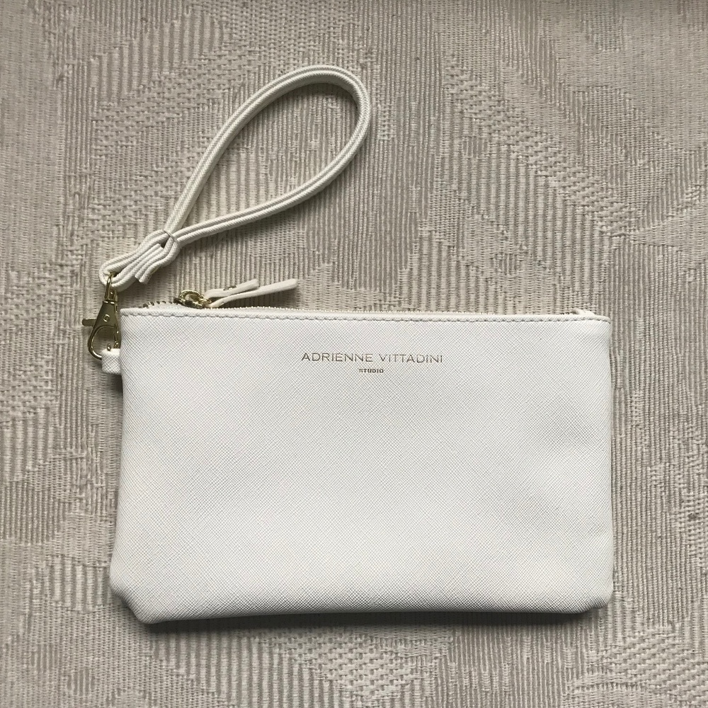 Adrienne Vittadini Charging Wallet